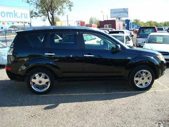 2005 Mitsubishi Outlander Pics