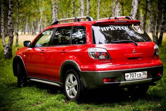 2005 Mitsubishi Outlander Pictures