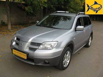 2005 Mitsubishi Outlander Images