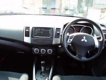2006 Mitsubishi Outlander Photos
