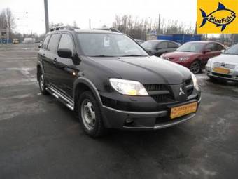 2006 Mitsubishi Outlander Photos