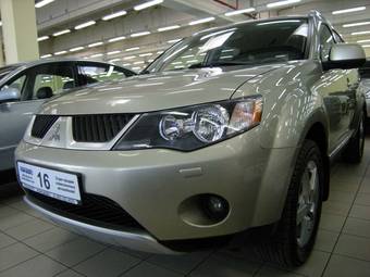 2006 Mitsubishi Outlander Pictures