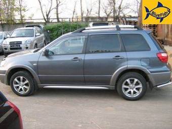 2006 Mitsubishi Outlander Photos