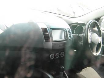 2006 Mitsubishi Outlander Pictures