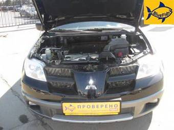 2006 Mitsubishi Outlander Photos