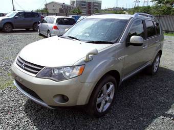 2006 Mitsubishi Outlander Photos