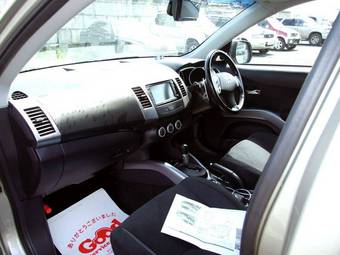 2006 Mitsubishi Outlander Photos
