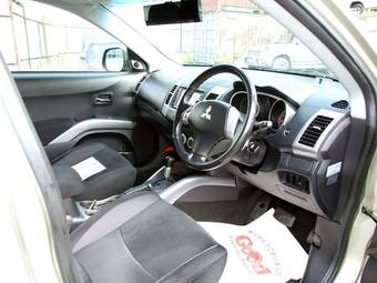 2006 Mitsubishi Outlander Images