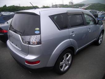 2006 Mitsubishi Outlander Photos