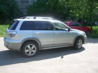 2006 Mitsubishi Outlander Photos