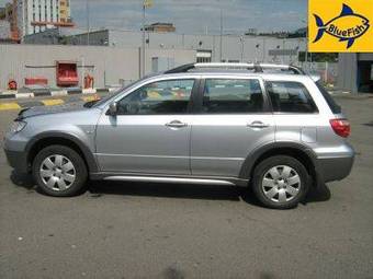 2006 Mitsubishi Outlander Photos