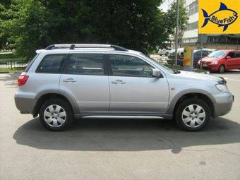 2006 Mitsubishi Outlander Photos