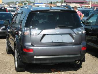 2006 Mitsubishi Outlander Photos