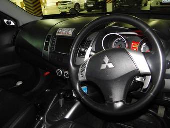 2006 Mitsubishi Outlander Photos