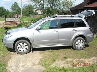 2007 Mitsubishi Outlander Pictures