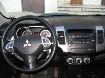2007 Mitsubishi Outlander Photos