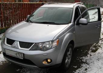 2007 Mitsubishi Outlander Photos