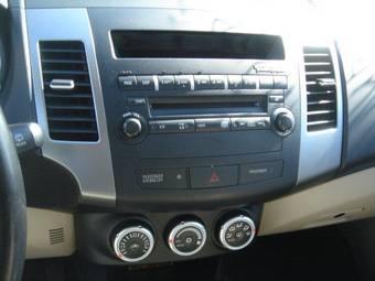 2007 Mitsubishi Outlander Photos
