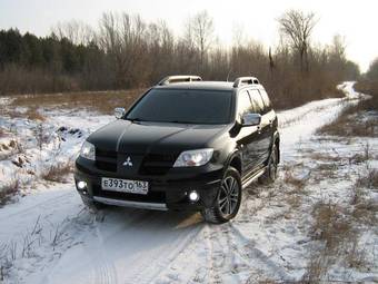 2007 Mitsubishi Outlander Pictures