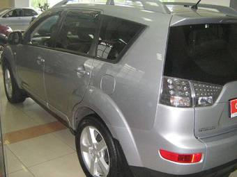 2007 Mitsubishi Outlander Photos