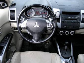 2007 Mitsubishi Outlander Photos