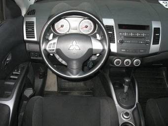 2007 Mitsubishi Outlander Photos
