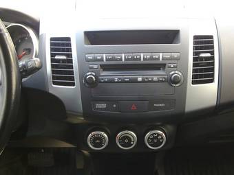 2007 Mitsubishi Outlander Pictures