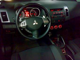 2008 Mitsubishi Outlander Photos