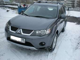 2008 Mitsubishi Outlander Pictures