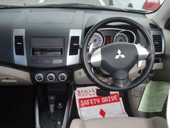 2008 Mitsubishi Outlander Images