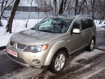 2008 Mitsubishi Outlander Photos