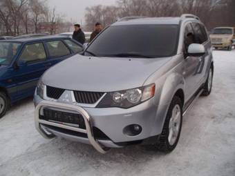 2008 Mitsubishi Outlander Pictures