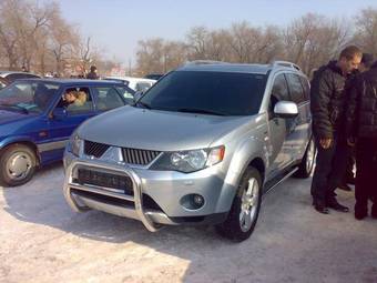 2008 Mitsubishi Outlander Images