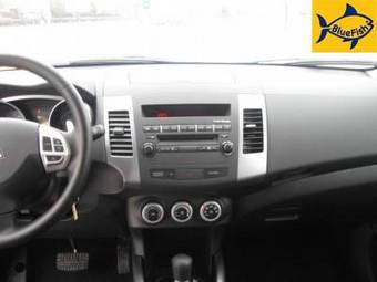 2008 Mitsubishi Outlander Pictures