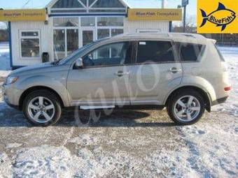 2008 Mitsubishi Outlander Pictures
