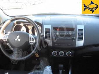 2008 Mitsubishi Outlander Photos