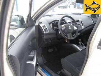 2008 Mitsubishi Outlander Pictures