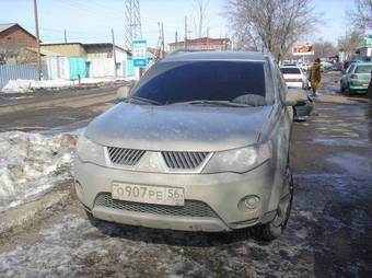 2008 Mitsubishi Outlander Pictures