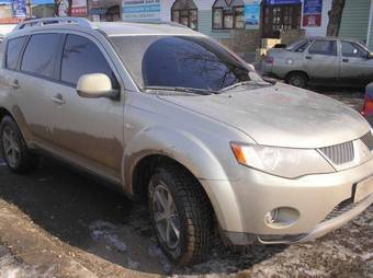 2008 Mitsubishi Outlander Photos