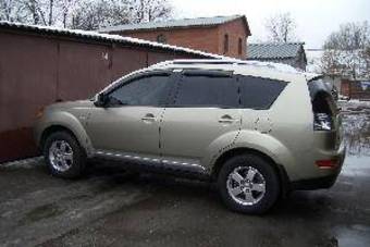 2008 Mitsubishi Outlander Photos