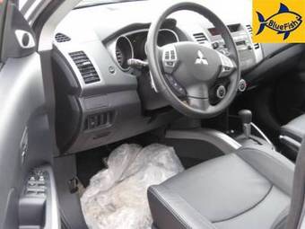 2008 Mitsubishi Outlander Pictures