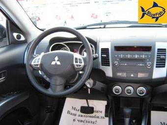 2008 Mitsubishi Outlander Pictures