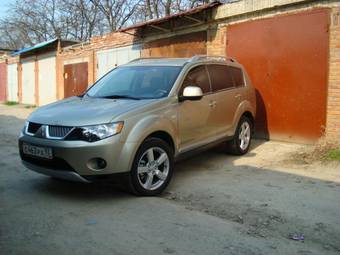 2008 Mitsubishi Outlander Pictures