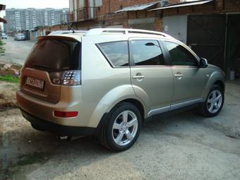 2008 Mitsubishi Outlander Pictures