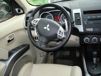 2008 Mitsubishi Outlander Pictures