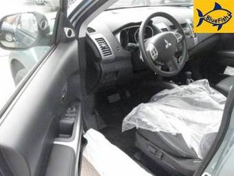 2008 Mitsubishi Outlander Photos