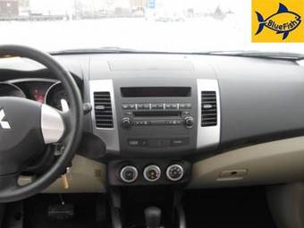 2008 Mitsubishi Outlander Photos