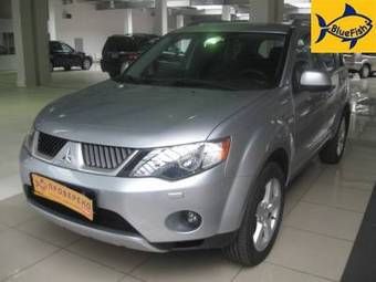 2008 Mitsubishi Outlander Pictures