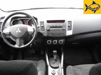 2008 Mitsubishi Outlander Pictures