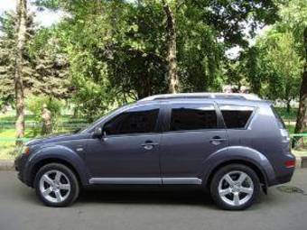 2008 Mitsubishi Outlander Pictures